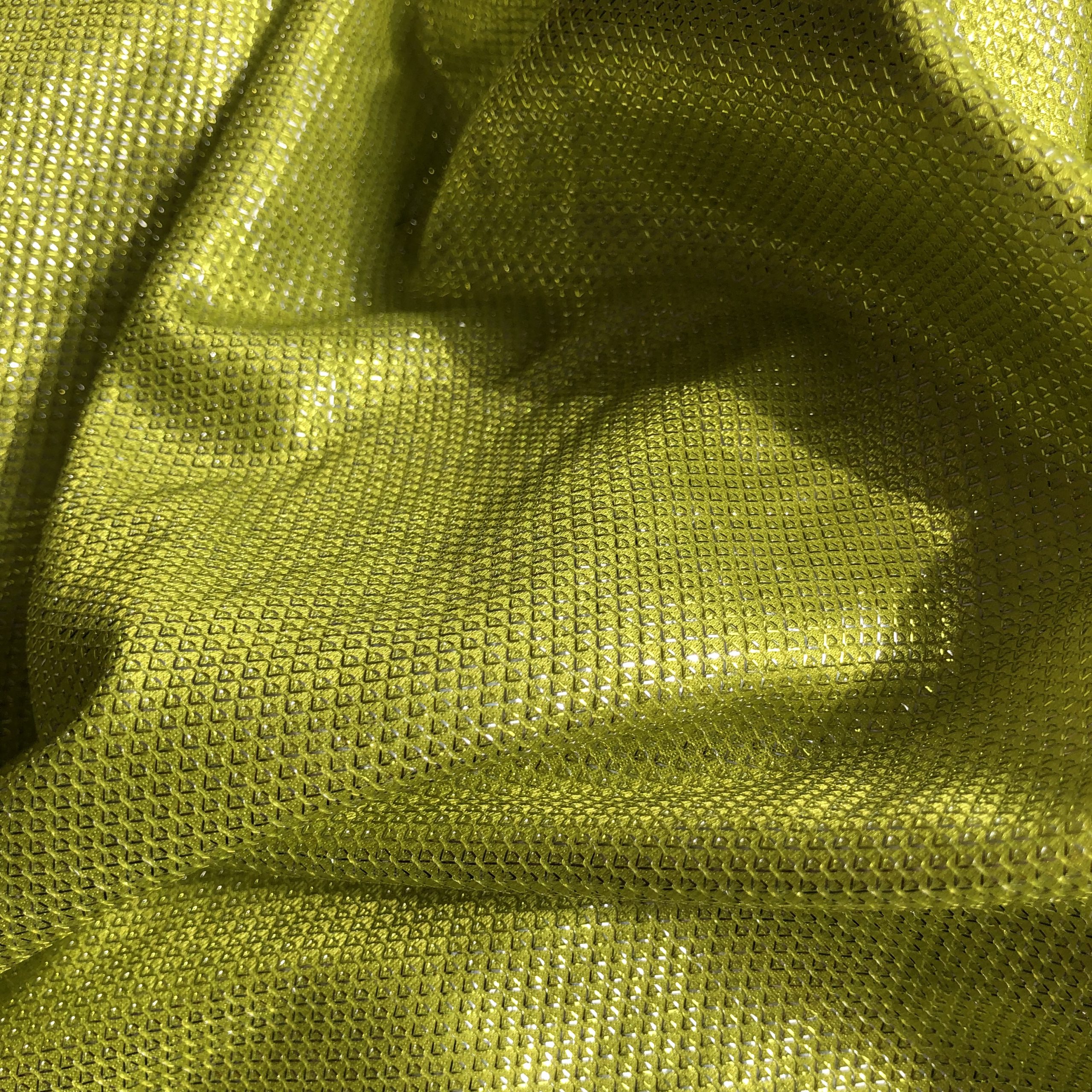 TELA DE ESCAMAS AMARILLO-DORADO