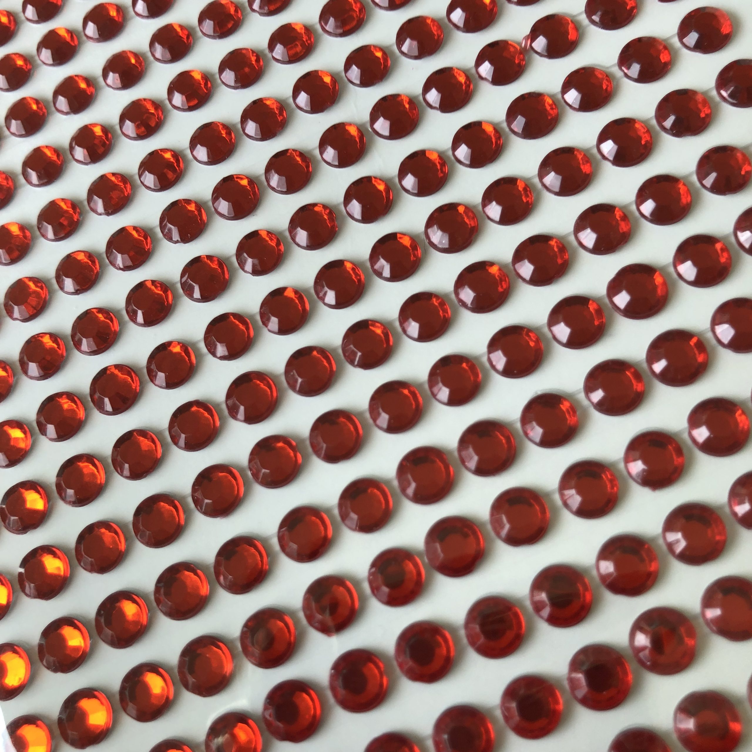 OJOS DIAMANTE ROJO 2mm