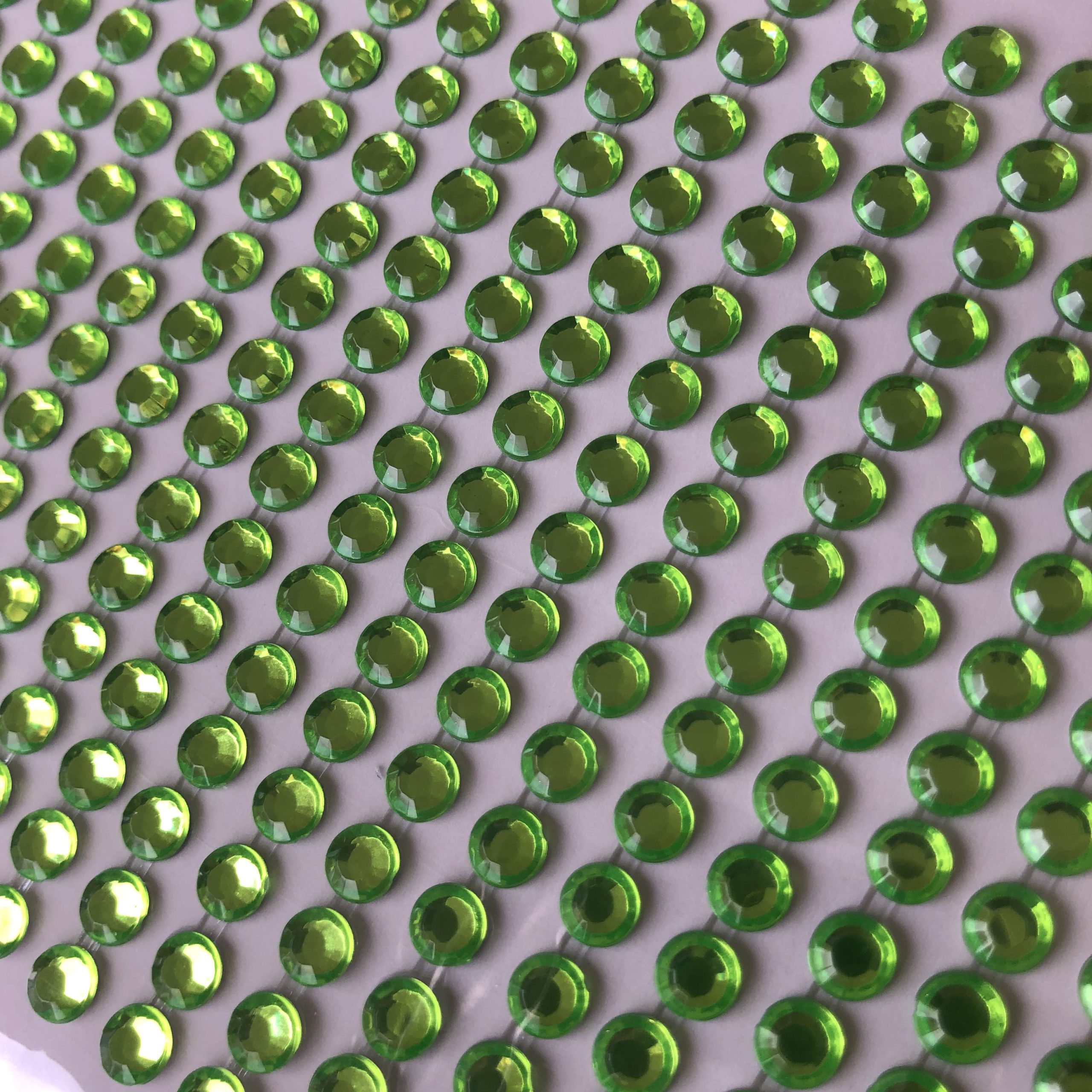 OJOS DIAMANTE VERDE 2mm - 50und