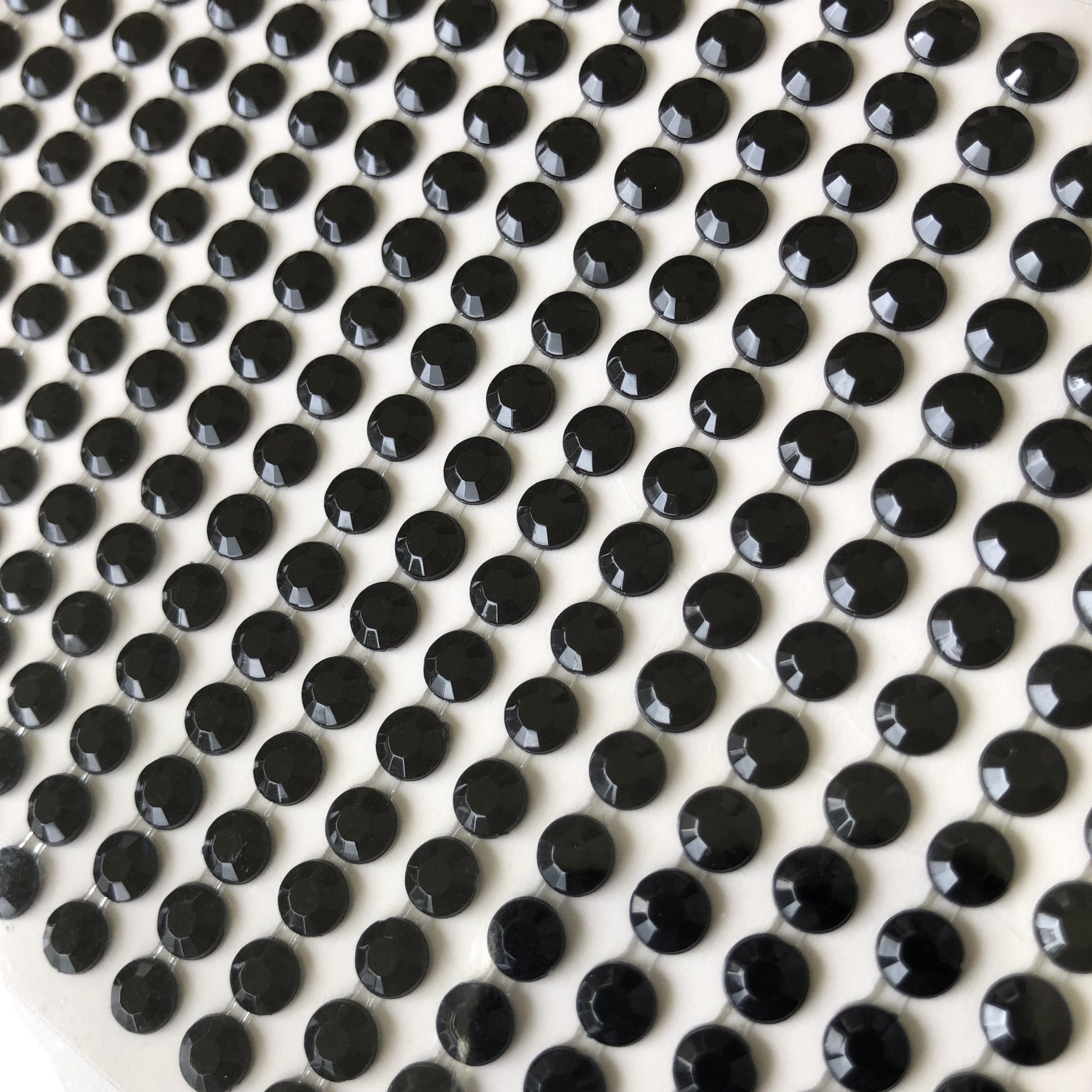 OJOS DIAMANTE NEGRO 3mm - 50und