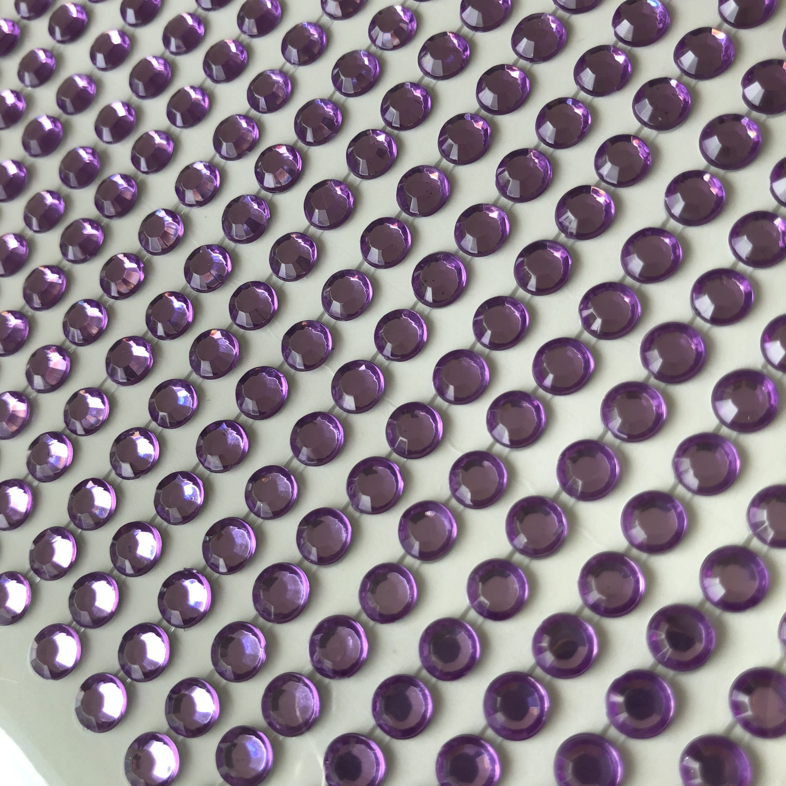 OJOS DIAMANTE MORADO 2mm - 50und