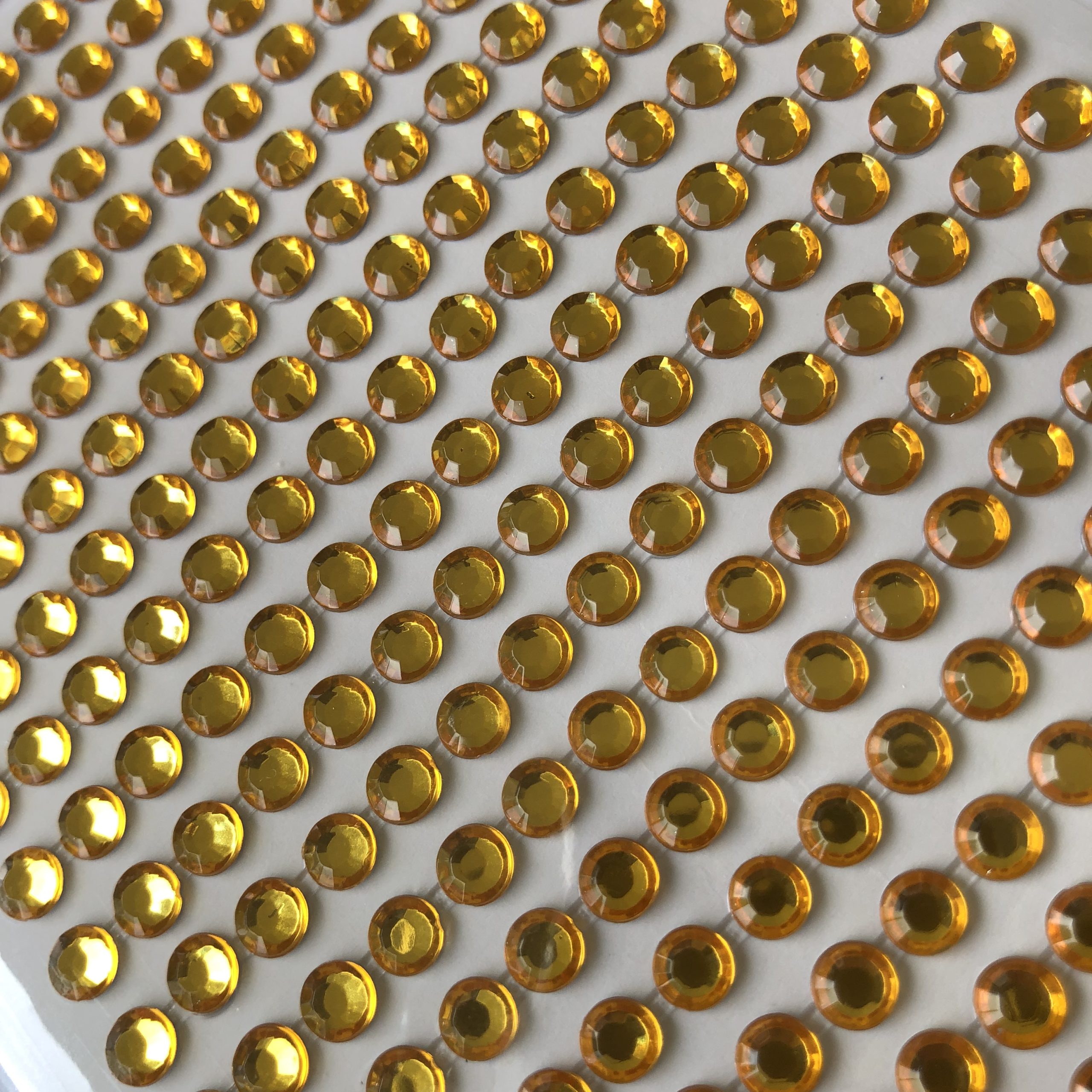 OJOS DIAMANTE AMARILLO 2mm - 50und